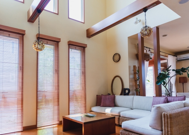 吹き抜けの暑さ・寒さの原因と対策とは?